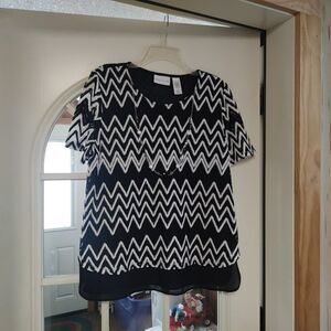 New Alfred Dunner Black White Lace Overlay  Top With Necklace Women's M
